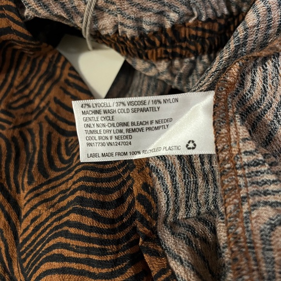 NEW A New Day Balloon Sleeve Twist Front Side Cut Out Top Sz M - Picture 7 of 7